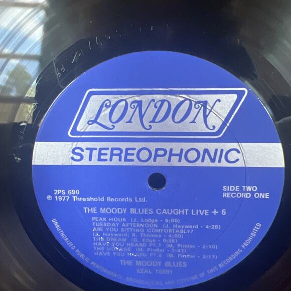 THE MOODY BLUES Caught Live+5 2LP London 1977 STERLING VG++ ULTRASONIC CLEAN! - Picture 8 of 12